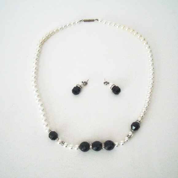 Earrings & Necklace Set Faux Pearls Black Beads Diamante Spacers Classic - Picture 1 of 8